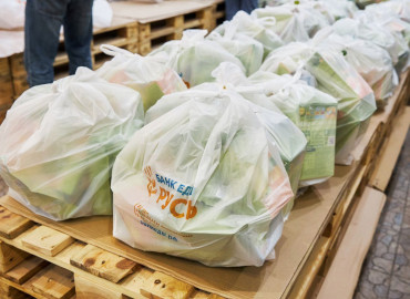 Тюменских волонтеров приглашают помочь в фасовке и в раздаче 1400 продуктовых наборов нуждающимся семьям с детьми и одиноким пожилым